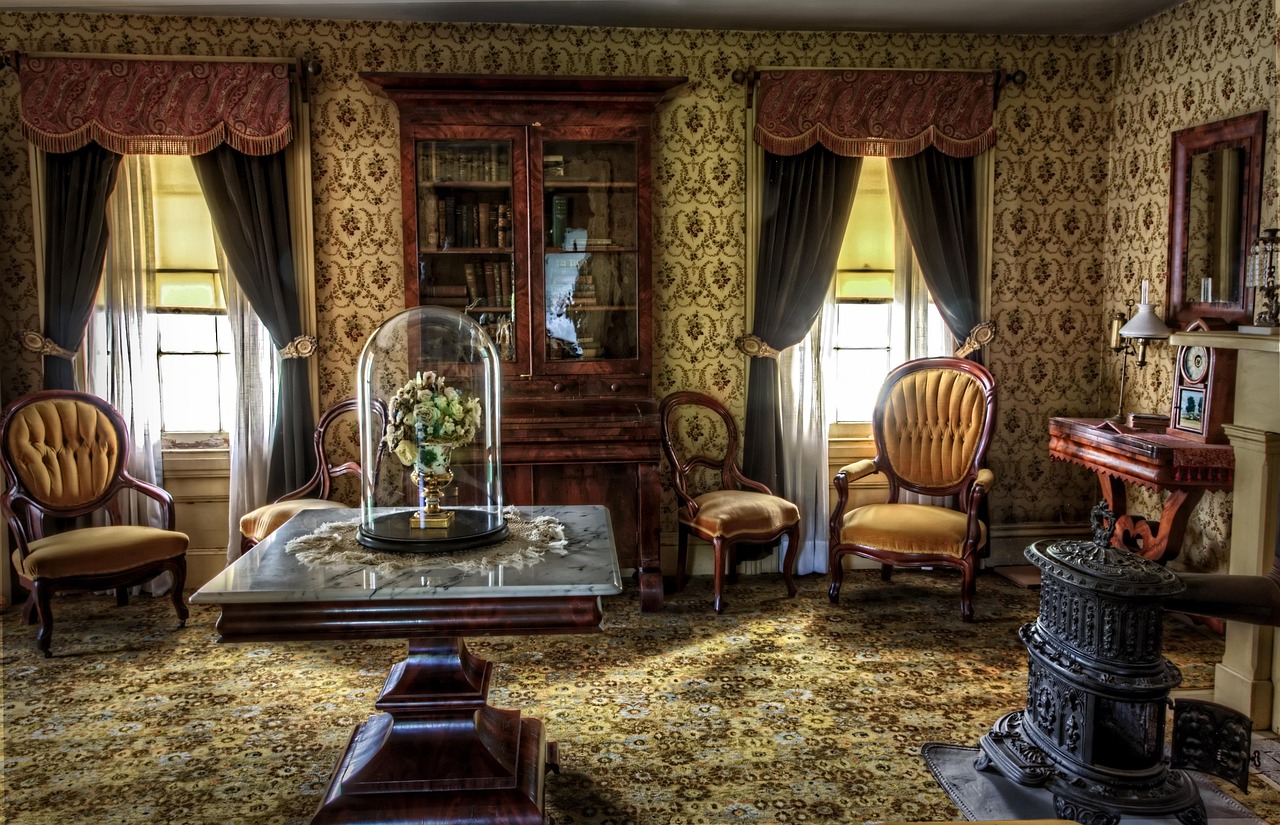 Living room, victorian, historic — Transform Interiors with the Right Choice: Buy Skirting Board Today